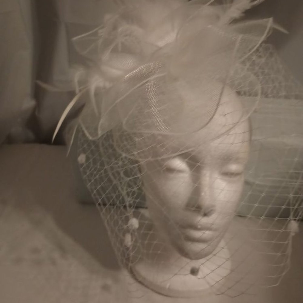 SUMMER CLEARANCE WHITE VEILED FASCINATOR TOPPER FOR CHURCH AND SPECIAL OCCASIONS